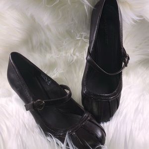 Low heel MaryJanes